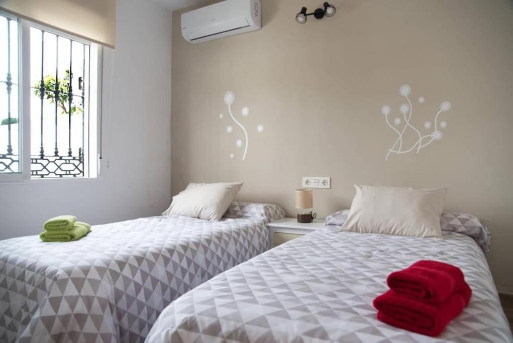 House W Shared Pool, Perfect For Small Families Фуэнхирола Экстерьер фото