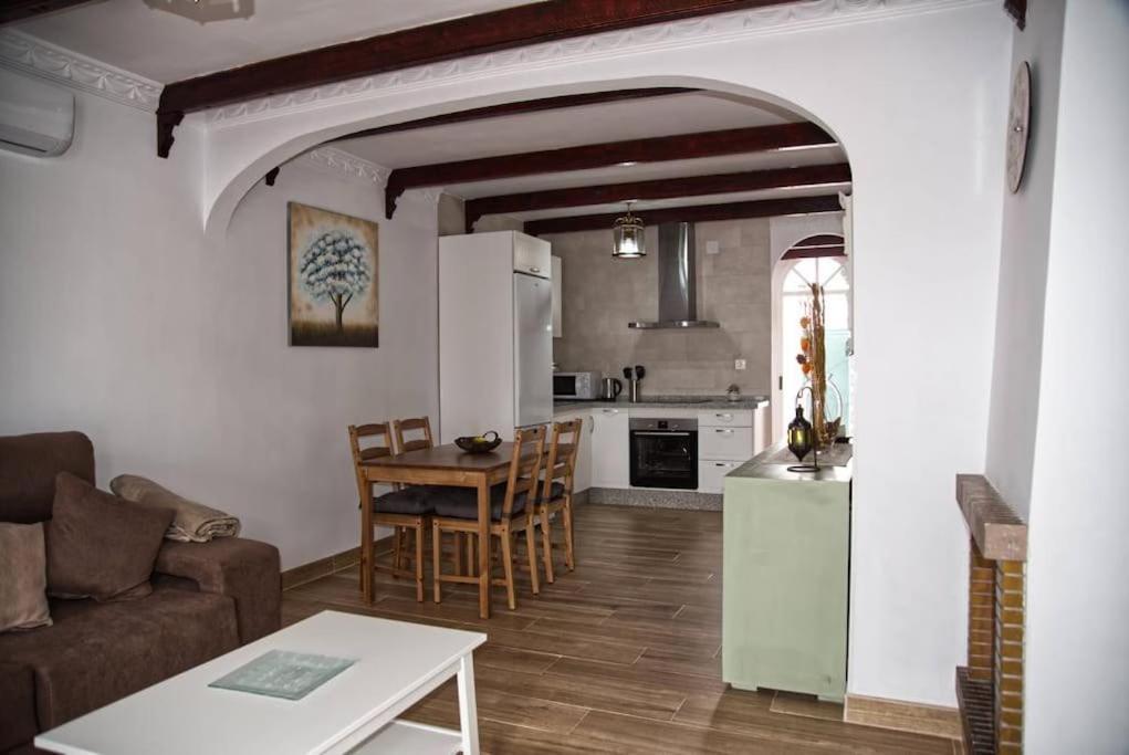 House W Shared Pool, Perfect For Small Families Фуэнхирола Экстерьер фото