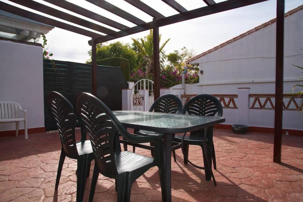 House W Shared Pool, Perfect For Small Families Фуэнхирола Экстерьер фото