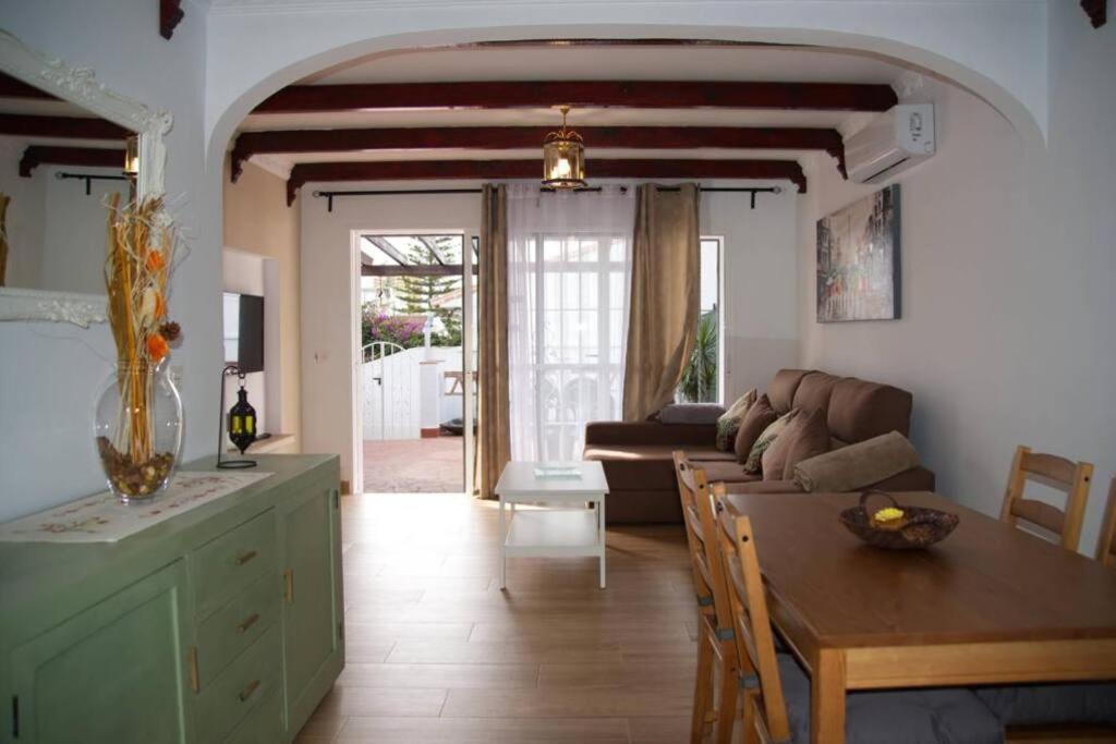 House W Shared Pool, Perfect For Small Families Фуэнхирола Экстерьер фото